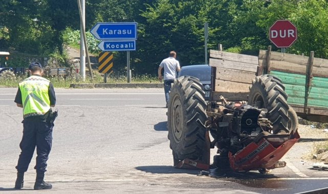 Otomobil ile çarpışan traktör ikiye ayrıldı: 1 yaralı