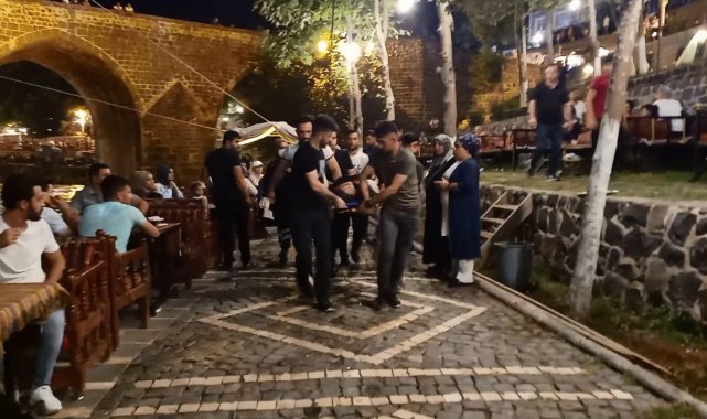 Öz çekim yaparken Dicle Nehri'ne düşen kadını vatandaşlar kurtardı