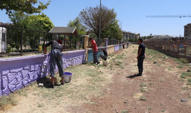 Siirt'in park duvarları renklendi