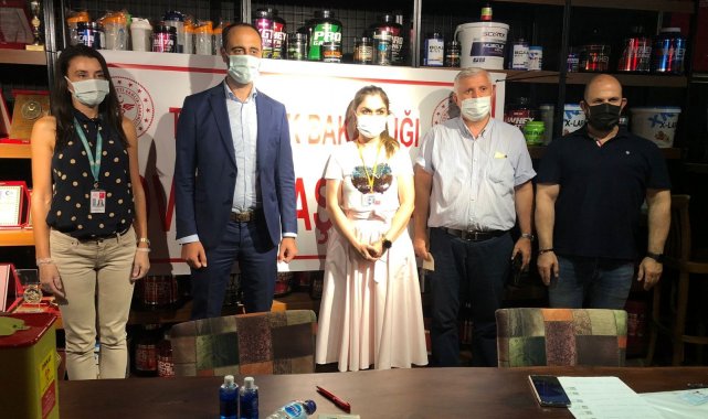 Spor salonunda aşı standı kuruldu