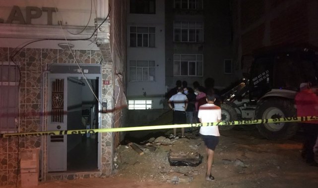 Sultangazi'de inşaat sahasındaki kazı nedeniyle iki binada kayma meydana geldi