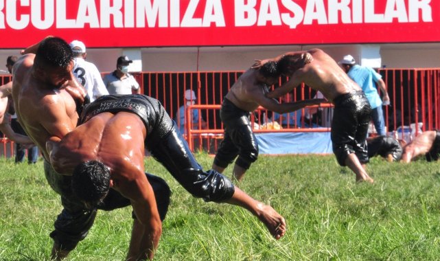 Tarihi Kırkpınar Yağlı Güreşleri'nin ikinci günü başladı
