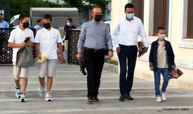 Turan, bayram namazını Lapseki’de kıldı