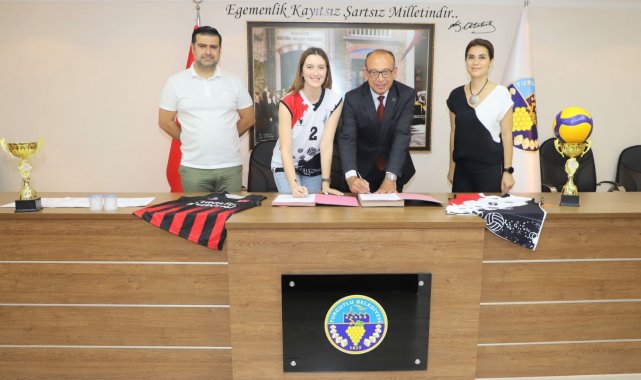 Turgutlu Belediyespor Sude Özel'i renklerine bağladı