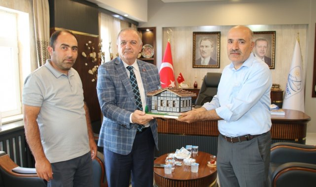 Arhavi Belediye Başkanı Kurdoğlu'ndan Edremit Belediyesine teşekkür ziyareti