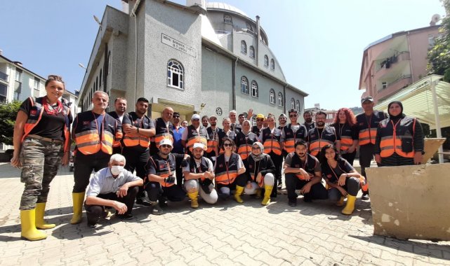Ayancık'ta selden etkilenen cami temizlendi
