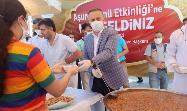 Bağcılar'da 20 bin kap aşure ikram edildi