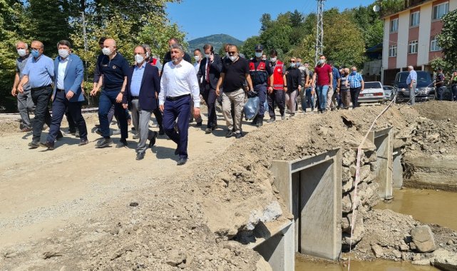 Bakan Karaismailoğlu, Bartın'da sel bölgesinde incelemelerde bulundu