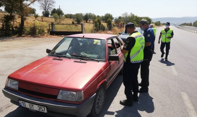 Balıkesir'de jandarma 14 aranan şahsı yakaladı