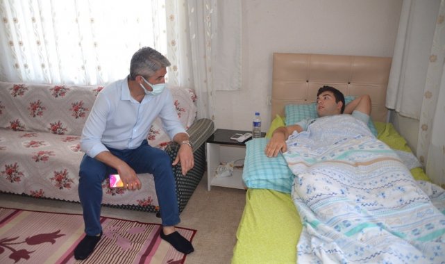 Başkan Oktay'dan yangında yaralanan gence 'geçmiş olsun' ziyareti