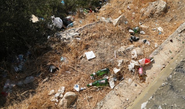 Bodrum'u elleriyle temizliyorlar: 1 ton çöp topladılar