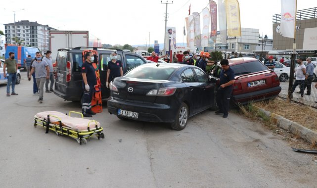 Bolu'da otomobil park halindeki 3 araca çarptı: 1 yaralı