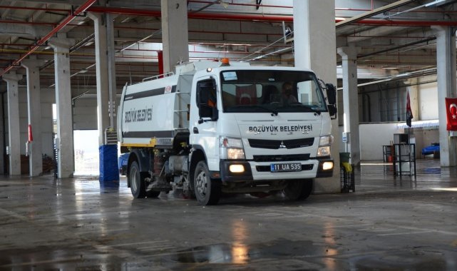 Bozüyük'te kapalı pazar temizlendi
