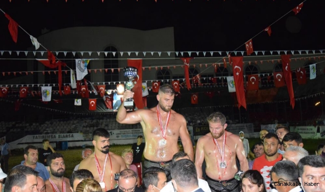 Çardak Yağlı Pehlivan Güreşleri'nde başpehlivan Nedim Gürel oldu