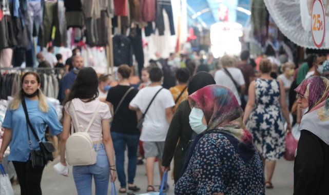 Edirne'de Bulgar turistler Ulus Pazarı'na akın etti