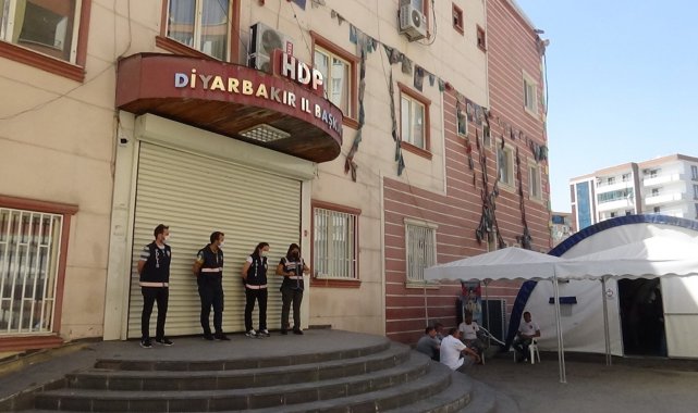 Evlat nöbetindeki Güzide Demir: "Oğlum kaçmak isterken PKK'lılar onu yakalayıp yaktı"