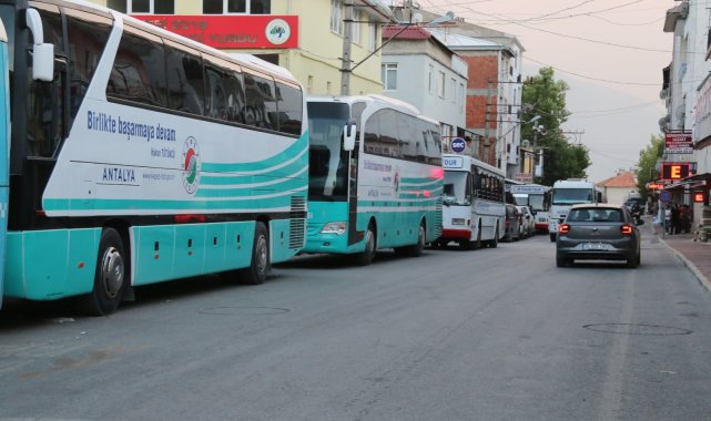 Gündoğmuş'ta ilçe merkezine yaklaşan alevler kontrol altına alındı
