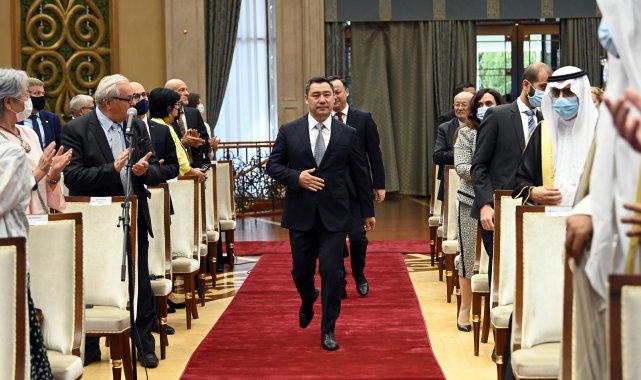 Kırgızistan Cumhurbaşkanı Caparov, Türkiye'yi dünyanın en güçlü ülkeleri arasında gösterdi
