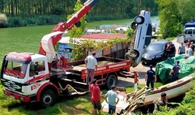 Kontrolden çıkan otomobil, Melen Çayı'na uçtu