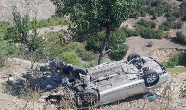 Kontrolden çıkan otomobil şarampole devrildi: 1'i ağır 3 yaralı