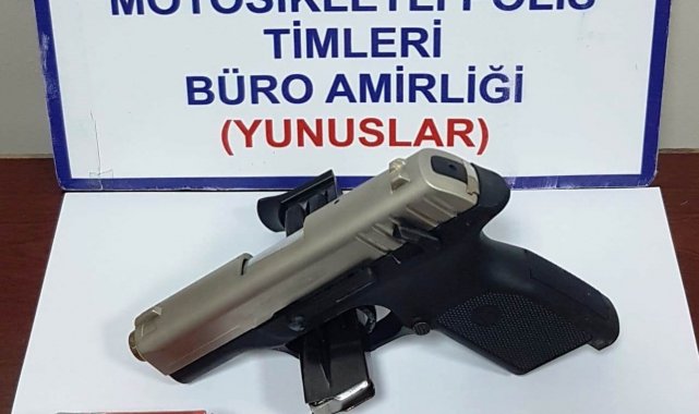 Kütahya'da bir araçta ruhsatsız tabanca ve mühimmat ele geçirildi