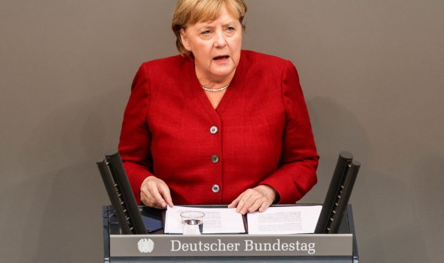 Merkel: "Afganistan'daki kazanımların korunması için Taliban ile görüşmeler devam etmeli"