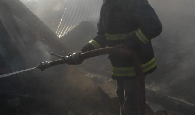 Muradiye'de samanlık yangını