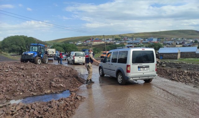 Şiddetli yağış Ardahan'da sele ve heyelana neden oldu