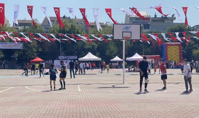 Sultangazili çocuklar okulların açılmasına sayılı günler kala doyasıya eğlendi