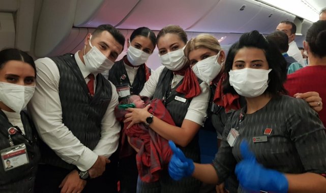 THY'nin tahliye uçuşunda Afgan bir kız çocuğu dünyaya geldi