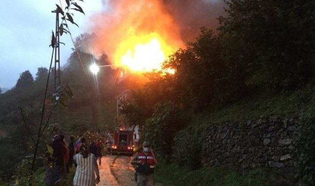 Trabzon'un Çaykara ilçesindeki yangın paniğe neden oldu
