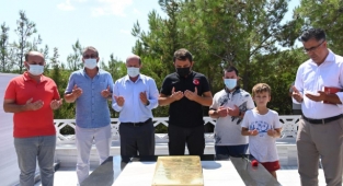 Yarbay Hüseyin Avni Bey mezarı başında anıldı