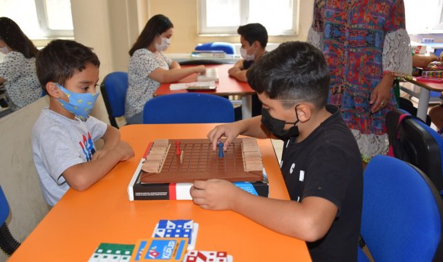 Yunusemre'de çocuklar 'akıl oyunları' ile hem eğlenip hem öğreniyor