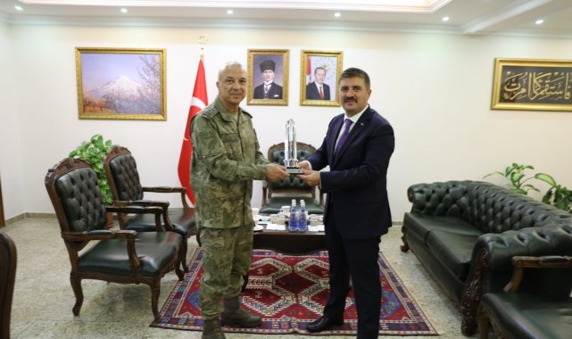 3. Ordu Komutanı Korgeneral Türkgenci'nden Vali Sarıibrahim'e ziyaret