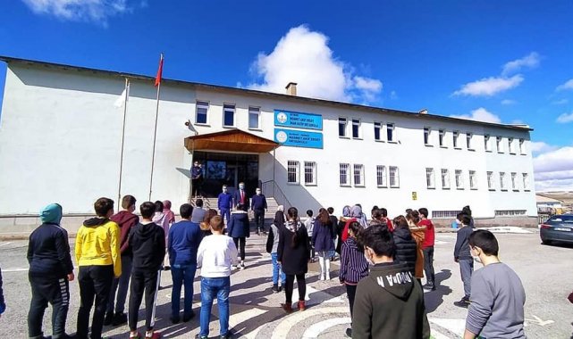 'Okullarda Covid-19 Pozitif Vaka Çıkması Durumunda Yapılması Gereken Uygulamalar' rehberi 81 İl Milli Eğitim Müdürlüğüne gönderildi