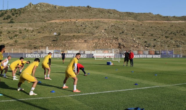 Ağrı Spor Teknik Heyetinden Hacılar Stadyumu'na övgü