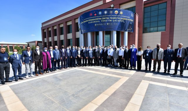 Ahilik perspektifinden eğitim, üretim, ticaret ve çalışma hayatında kurumsal yönetim çalıştayı