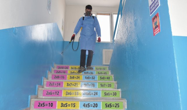 Aliağa'da okullar dezenfekte ediliyor
