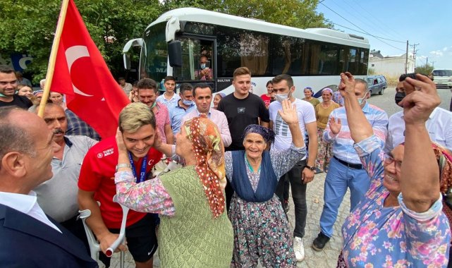 Ampute Milli Futbolcu Rüstem Kurhan'a baba evinde coşkulu karşılama