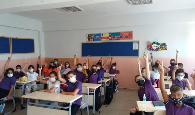 Ayvalık'ta yeni eğitim ve öğretim yılının ilk zili çaldı