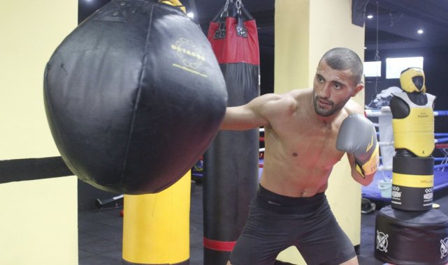 Azerbaycanlı Aykhan Mammadov, profesyonel ringlere dönmenin mutluluğunu yaşıyor