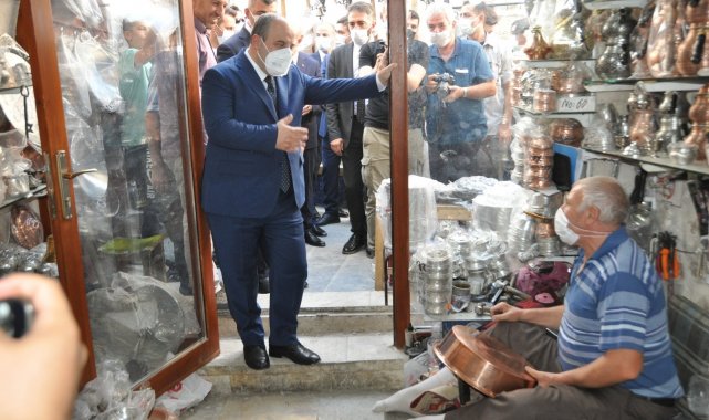 Bakan Varank Mardin'de esnafla bir araya geldi