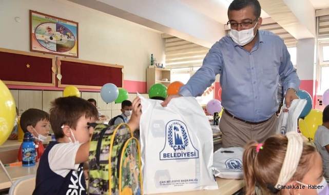 Başkan Öz, öğrencilerin ilk gün heyecanına ortak oldu