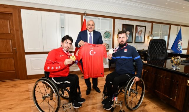 Başkan Zorluoğlu şampiyon kardeşleri ağırladı