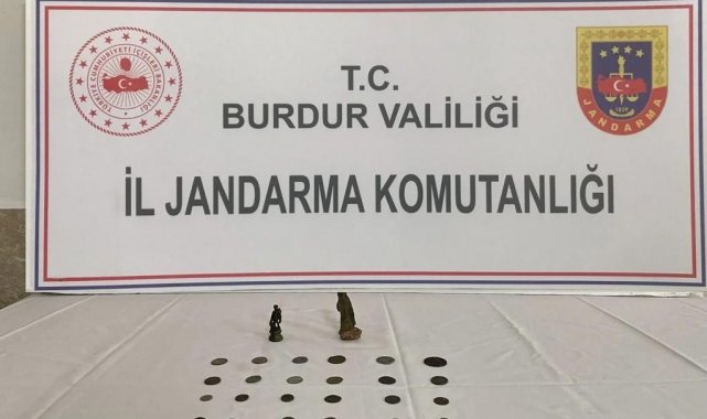 Burdur'da Roma dönemine ait sikke ve insan figürlü heykel ele geçirildi