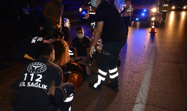D-100'de servis otobüsü ile hafif ticari araç çarpıştı: 4 yaralı
