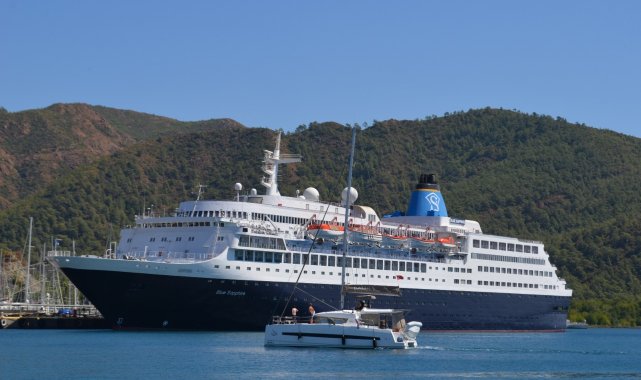 Dev yolcu gemisi Marmaris'e geldi