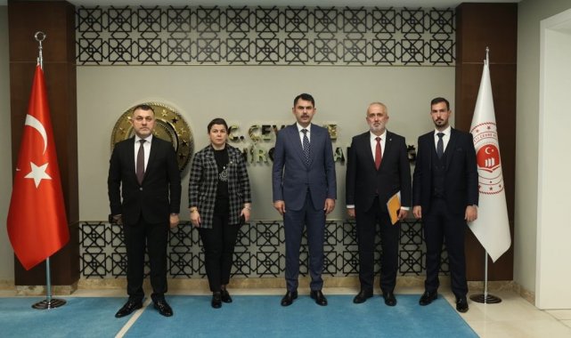 Düzce heyetinden Bakan Kurum'a ziyaret