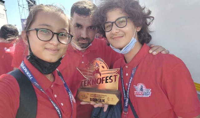 Edremitli gençler Teknofest'te birinci oldu