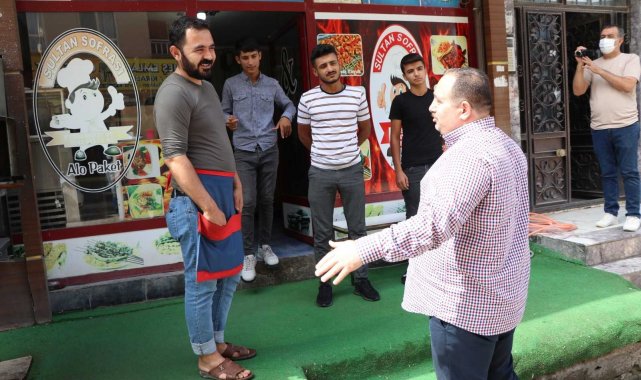 Ekinci, kazı çalışmaları ile ilgili esnaf ve vatandaşlara bilgi verdi